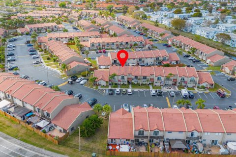 Touwnhouse à vendre à Miami, Floride: 2 chambres, 102.19 m2 № 2028905 - photo 6
