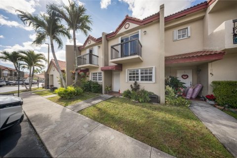 Touwnhouse à vendre à Miami, Floride: 2 chambres, 102.19 m2 № 2028905 - photo 4