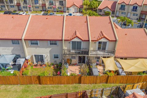 Touwnhouse à vendre à Miami, Floride: 2 chambres, 102.19 m2 № 2028905 - photo 5