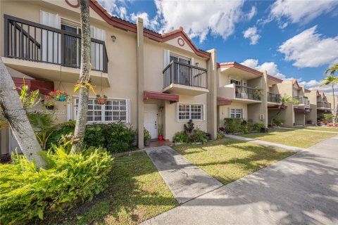 Touwnhouse à vendre à Miami, Floride: 2 chambres, 102.19 m2 № 2028905 - photo 3