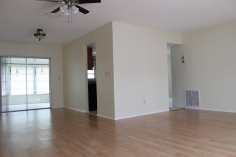 Villa ou maison à louer à Port St. Lucie, Floride: 2 chambres, 129.04 m2 № 2085610 - photo 8