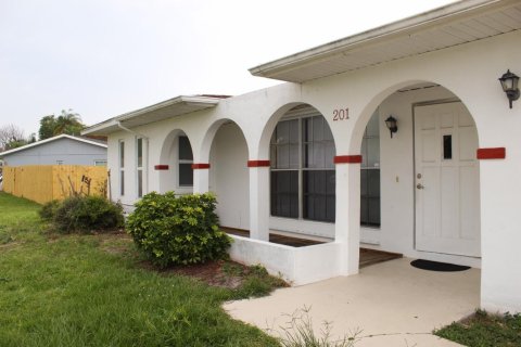 Villa ou maison à louer à Port St. Lucie, Floride: 2 chambres, 129.04 m2 № 2085610 - photo 2