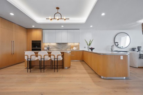 Condo in West Palm Beach, Florida, 4 bedrooms № 2081774 - photo 5