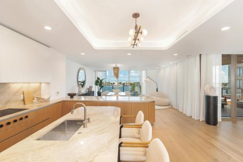 Condo in West Palm Beach, Florida, 4 bedrooms № 2081774 - photo 6