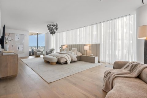 Condo in West Palm Beach, Florida, 4 bedrooms № 2081774 - photo 13