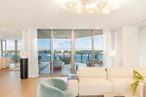 Condo in West Palm Beach, Florida, 4 bedrooms № 2081774 - photo 12