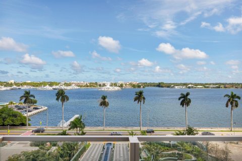 Condo in West Palm Beach, Florida, 4 bedrooms № 2081774 - photo 3
