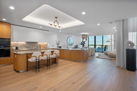 Condo in West Palm Beach, Florida, 4 bedrooms № 2081774 - photo 4