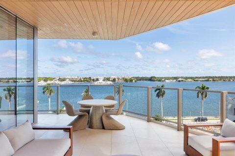 Condo in West Palm Beach, Florida, 4 bedrooms  № 2081774