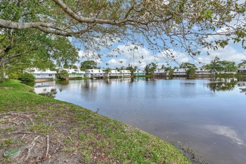 Condominio en alquiler en Oakland Park, Florida, 2 dormitorios, 71.53 m2 № 1060318 - foto 1