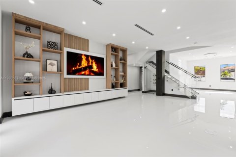 Купить виллу или дом в Хайалиа, Флорида 5 спален, 267.37м2, № 1989402 - фото 9