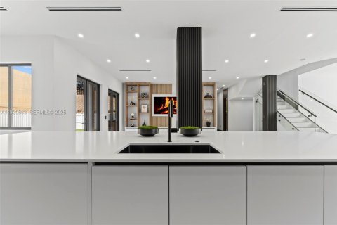 Купить виллу или дом в Хайалиа, Флорида 5 спален, 267.37м2, № 1989402 - фото 15