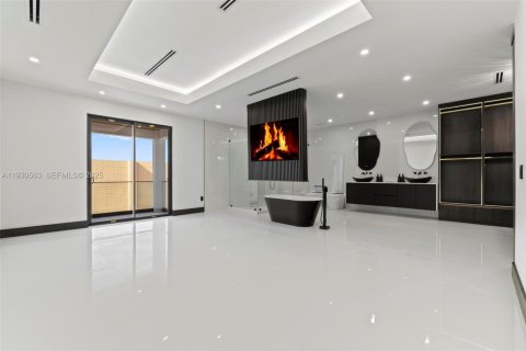 Купить виллу или дом в Хайалиа, Флорида 5 спален, 267.37м2, № 1989402 - фото 24