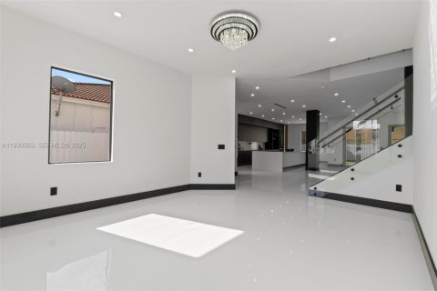 Купить виллу или дом в Хайалиа, Флорида 5 спален, 267.37м2, № 1989402 - фото 6