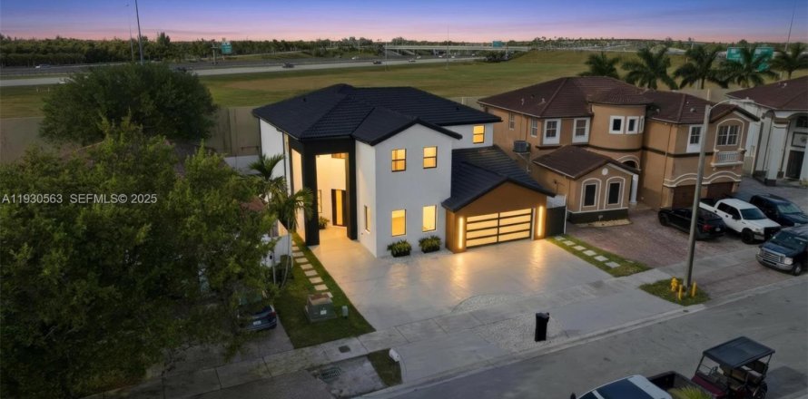 Дом в Хайалиа, Флорида 5 спален, 267.37м2 № 1989402