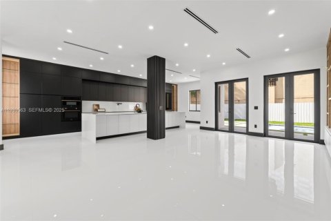 Купить виллу или дом в Хайалиа, Флорида 5 спален, 267.37м2, № 1989402 - фото 11