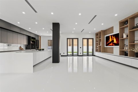 Купить виллу или дом в Хайалиа, Флорида 5 спален, 267.37м2, № 1989402 - фото 8