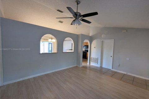 House in Palm Coast, Florida 3 bedrooms № 1947138 - photo 15