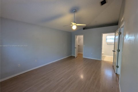 House in Palm Coast, Florida 3 bedrooms № 1947138 - photo 11