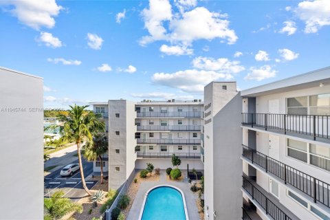 Купить кондоминиум в Холливуд, Флорида 1 спальня, 73.02м2, № 2005988 - фото 2