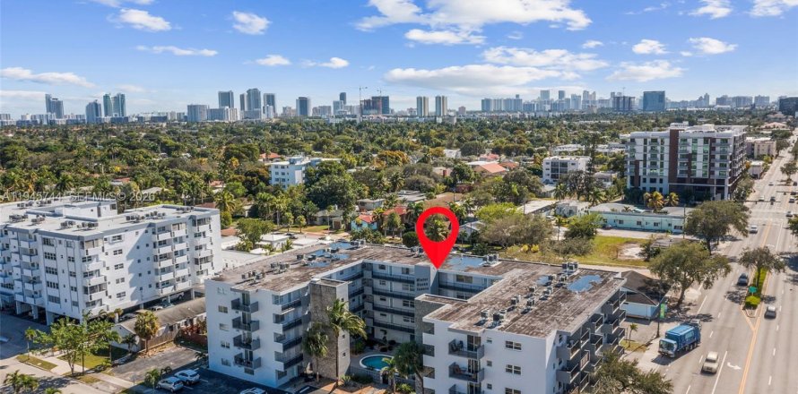 Кондоминиум с 1 спальней в Холливуд, Флорида № 2005988