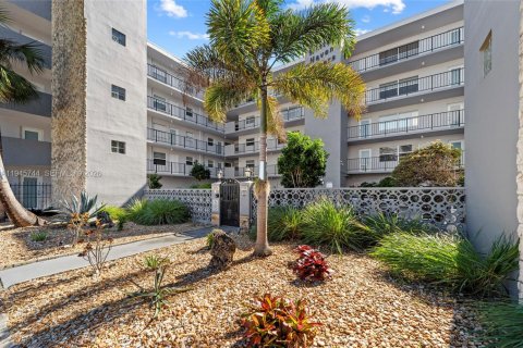 Купить кондоминиум в Холливуд, Флорида 1 спальня, 73.02м2, № 2005988 - фото 5