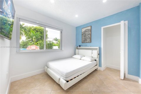 House in Dania Beach, Florida 5 bedrooms, 123.19 sq.m. № 2017123 - photo 16