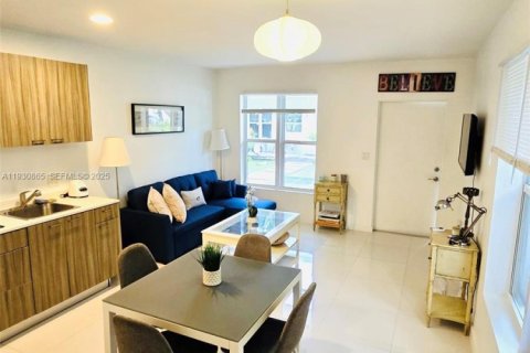 Condo in Miami Beach, Florida, 1 bedroom № 1989529 - photo 3