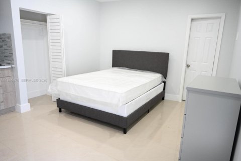 Villa ou maison à louer à Miami, Floride: 1 chambre, 225.38 m2 № 2002149 - photo 5