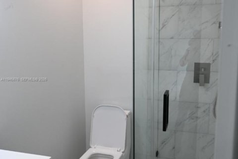 Villa ou maison à louer à Miami, Floride: 1 chambre, 225.38 m2 № 2002149 - photo 3