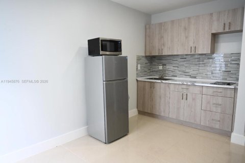 Villa ou maison à louer à Miami, Floride: 1 chambre, 225.38 m2 № 2002149 - photo 6