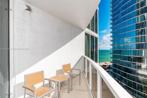 Condominio en venta en Sunny Isles Beach, Florida, 2 dormitorios, 137.31 m2 № 1441960 - foto 27