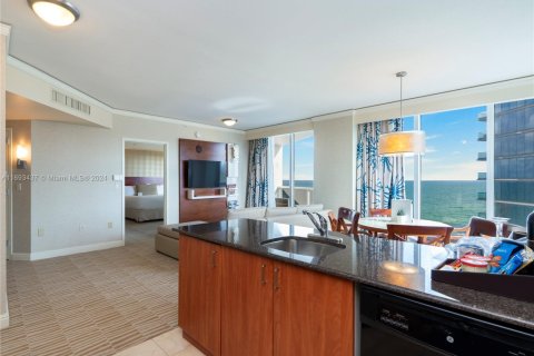 Condominio en venta en Sunny Isles Beach, Florida, 2 dormitorios, 137.31 m2 № 1441960 - foto 17