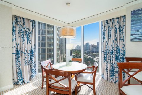 Condominio en venta en Sunny Isles Beach, Florida, 2 dormitorios, 137.31 m2 № 1441960 - foto 11