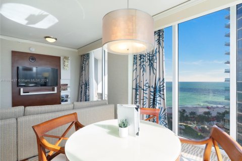 Condominio en venta en Sunny Isles Beach, Florida, 2 dormitorios, 137.31 m2 № 1441960 - foto 12