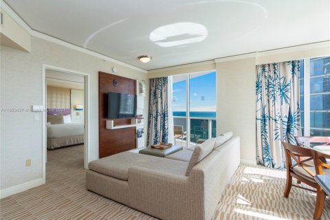 Condominio en venta en Sunny Isles Beach, Florida, 2 dormitorios, 137.31 m2 № 1441960 - foto 9