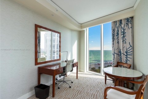 Condominio en venta en Sunny Isles Beach, Florida, 2 dormitorios, 137.31 m2 № 1441960 - foto 19