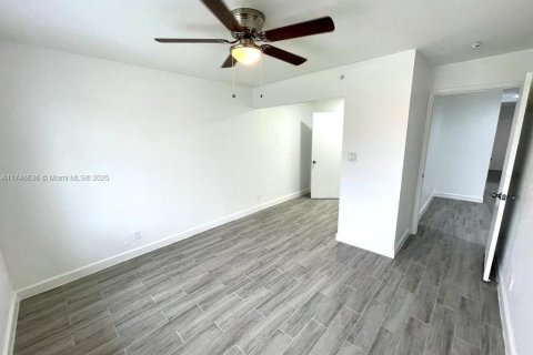 Commercial property in Lauderhill, Florida № 1859641 - photo 14
