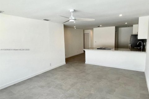 Commercial property in Lauderhill, Florida № 1859641 - photo 4