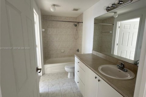 Copropriété à louer à Miami, Floride: 1 chambre, 69.68 m2 № 1994249 - photo 4