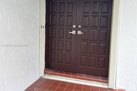 Villa ou maison à vendre à Miami, Floride: 3 chambres, 171.31 m2 № 2189512 - photo 3