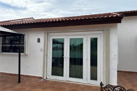 Villa ou maison à vendre à Miami, Floride: 3 chambres, 171.31 m2 № 2189512 - photo 5