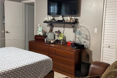 Villa ou maison à vendre à Miami, Floride: 3 chambres, 171.31 m2 № 2189512 - photo 16