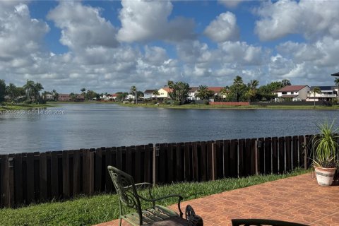 Villa ou maison à vendre à Miami, Floride: 3 chambres, 171.31 m2 № 2189512 - photo 8