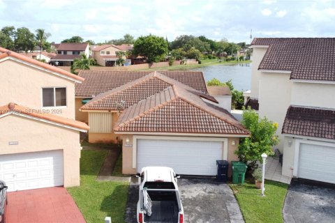 Villa ou maison à vendre à Miami, Floride: 3 chambres, 171.31 m2 № 2189512 - photo 6