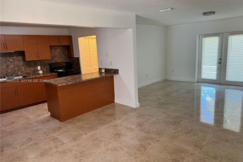 House in Miami, Florida 3 bedrooms, 220.46 sq.m. № 2050594 - photo 21