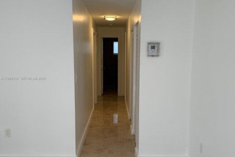 House in Miami, Florida 3 bedrooms, 220.46 sq.m. № 2050594