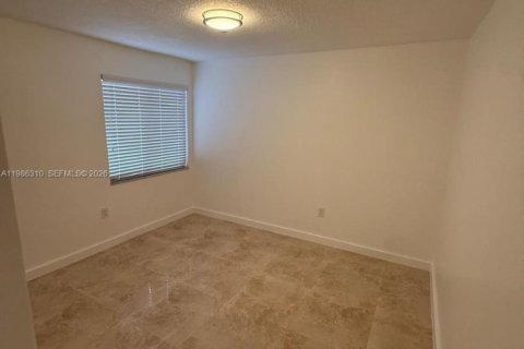 House in Miami, Florida 3 bedrooms, 220.46 sq.m. № 2050594 - photo 13