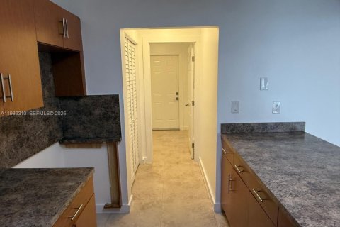 House in Miami, Florida 3 bedrooms, 220.46 sq.m. № 2050594 - photo 7