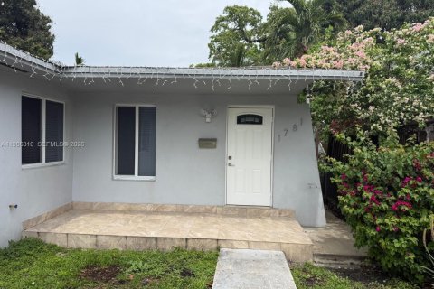 House in Miami, Florida 3 bedrooms, 220.46 sq.m. № 2050594 - photo 3